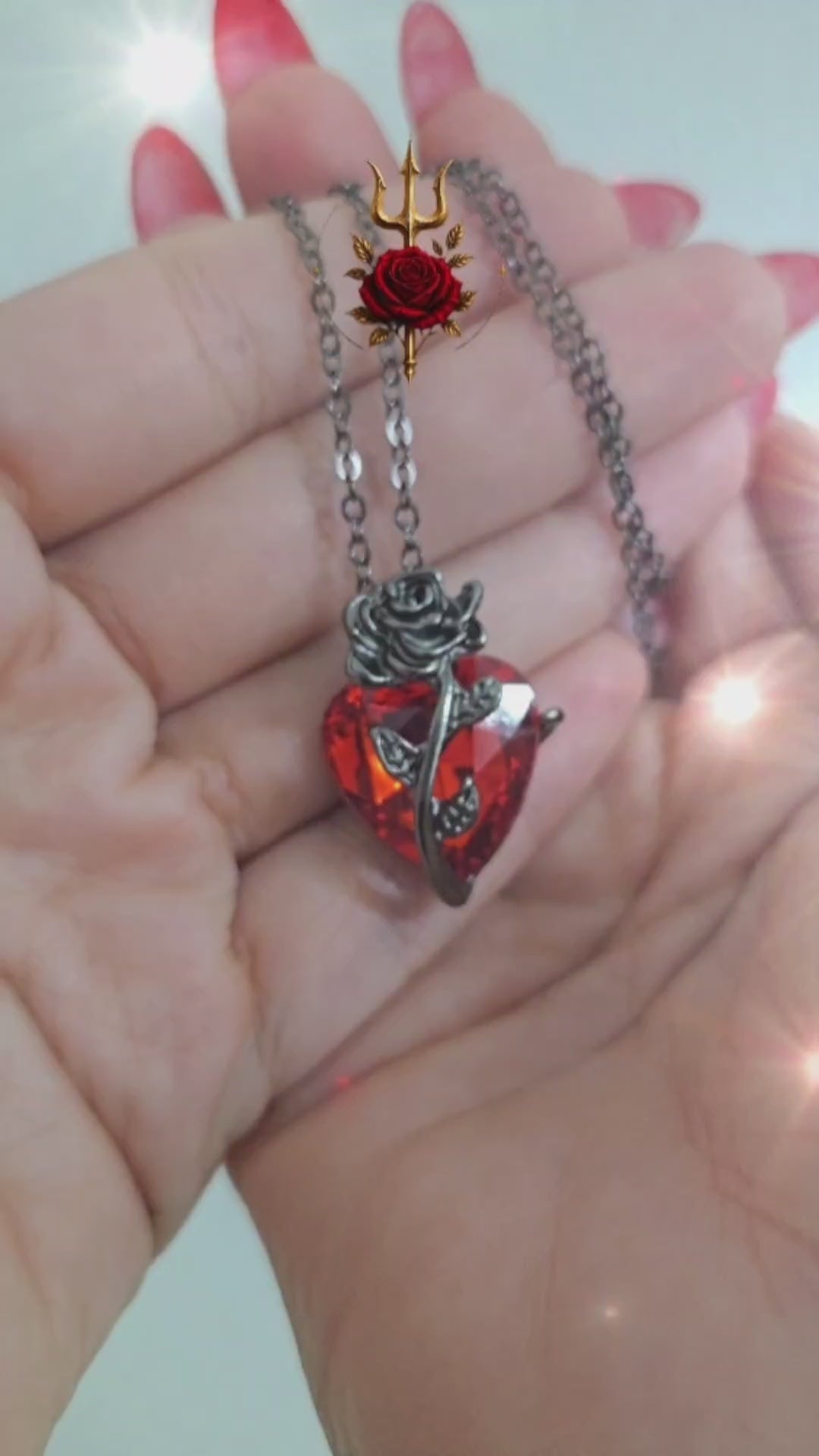 Colar de Coração Vermelho com Rosa Negra