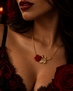Colar Rosa Vermelha/Preta - Aço Inoxidável Banhado a Ouro